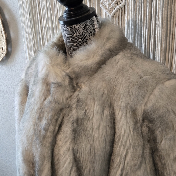 Elegant Gray Faux Fur Coat - Picture 3 of 6